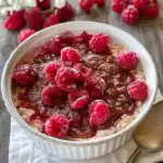 Vegane Baked Oats mit Himbeeren