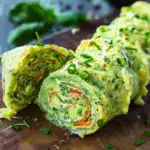 Gesunde Gemüserolle mit Avocadocreme