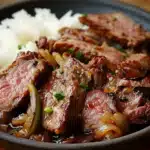 Chinesisches Rindfleisch mit Zwiebeln