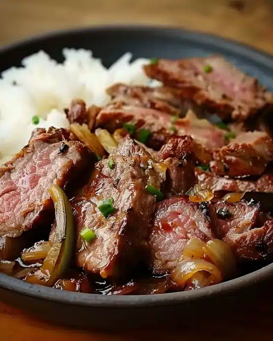 Chinesisches Rindfleisch mit Zwiebeln