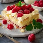 Rhabarberkuchen mit Vanillecreme und Streuseln