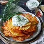 Kartoffelspalten mit Gurkendip