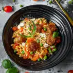 Orzo-Pfanne mit Hackbällchen und Gemüse