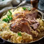 Scheufele (Schweineschulter) mit Sauerkraut
