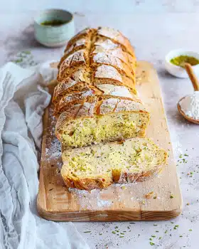 Faltenbrot mit Kräuterbutter