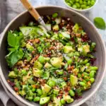 Crispy Reissalat mit Avocado, Gurke und Edamame